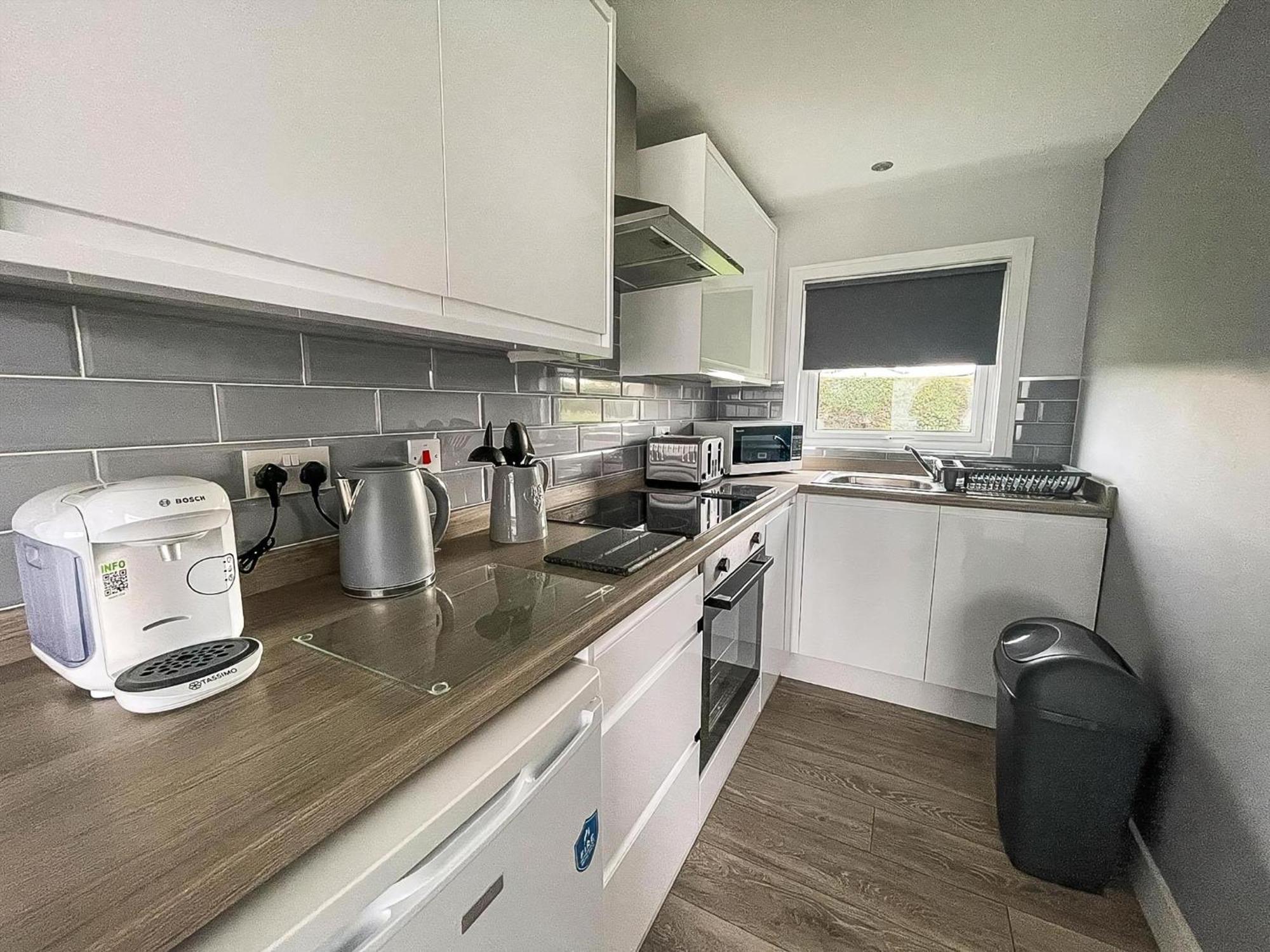 Chalet Beautiful In The Seaside Village Of Scratby, Norfolk Ref 51054s *